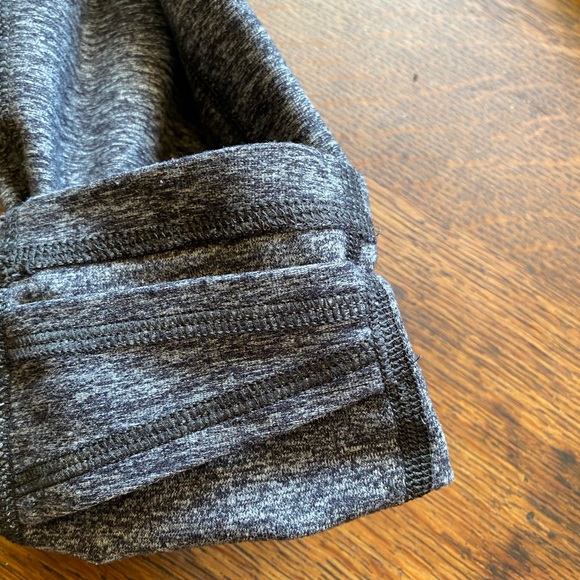 Lulu Lemon Men's L/ XL long sleeve top - Picture 5 of 5